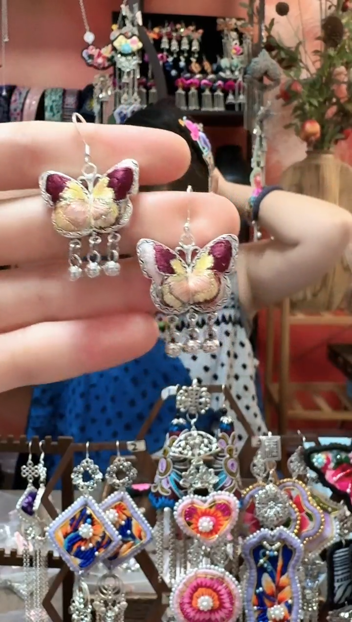 织绣云织谣民族风精美饰品   309