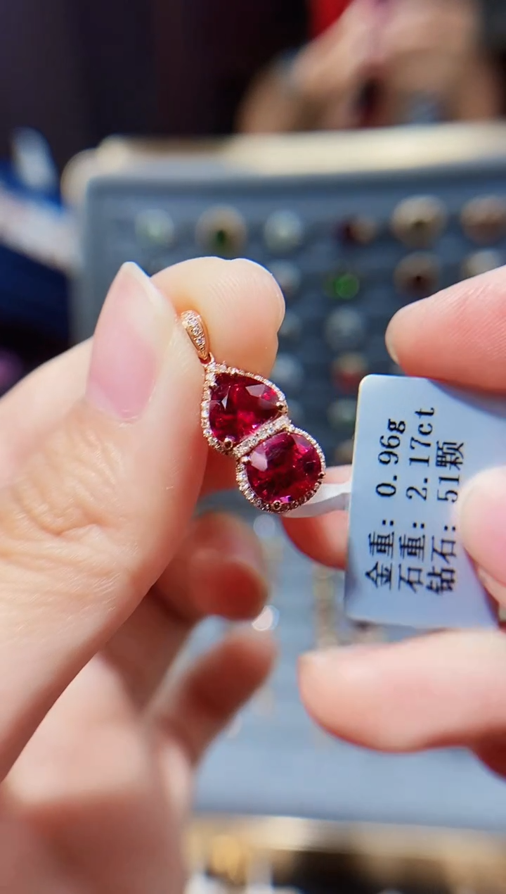 颈饰18K金镶嵌碧玺2.17.