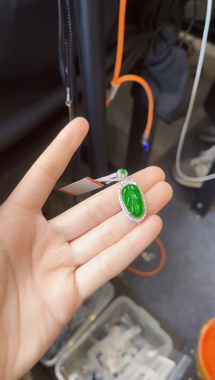 【闪购商品】翡翠颈饰银S925镶嵌叶子吊坠