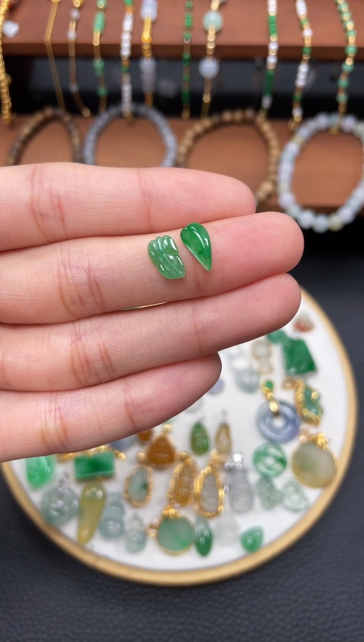 【闪购商品】翡翠吊坠(不含链)18K金镶嵌2个  JK688