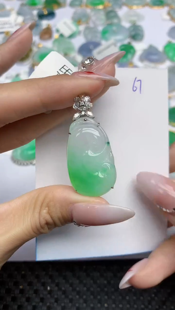 【闪购商品】翡翠颈饰18K金镶嵌天然翡翠A货