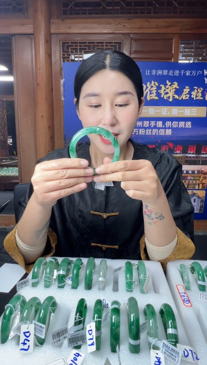 【闪购商品】石英质玉手镯未镶嵌1