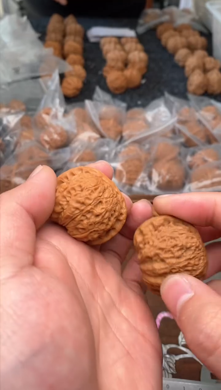 【闪购商品】文玩核桃把件G105号37尺血麒麟