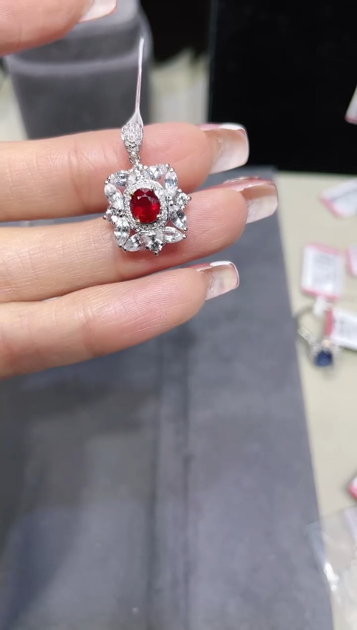 【闪购商品】红宝石吊坠18K金镶嵌·