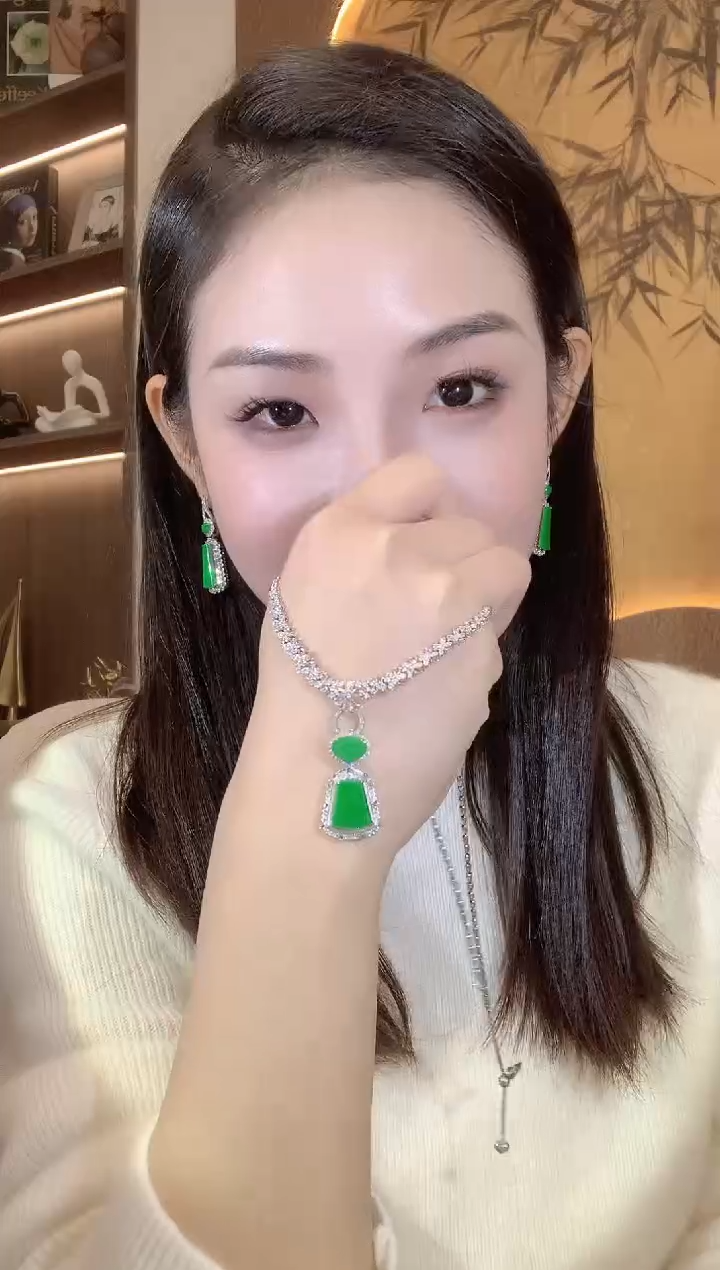 【闪购商品】翡翠吊坠(不含链)18K金镶嵌D14