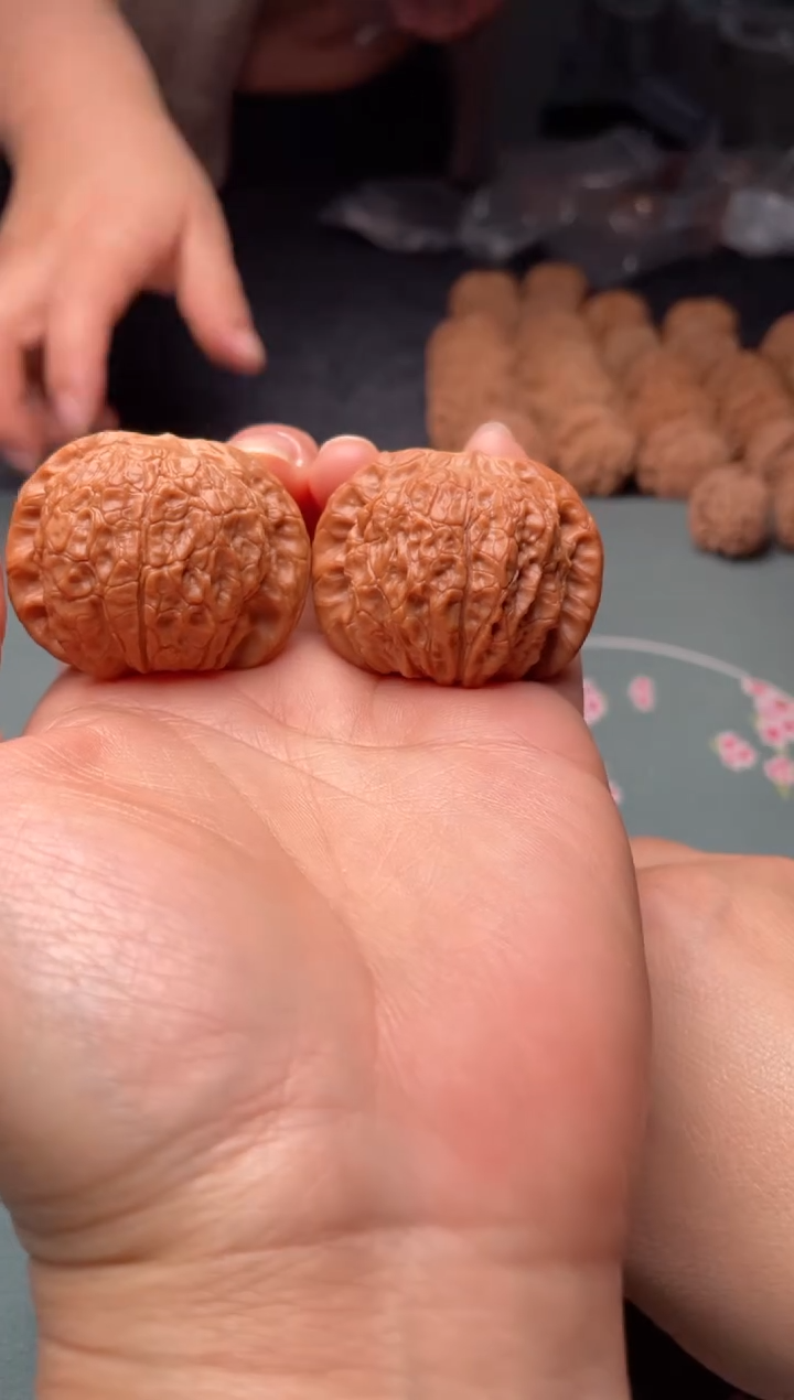 把件文玩核桃w196   血麒麟 40尺