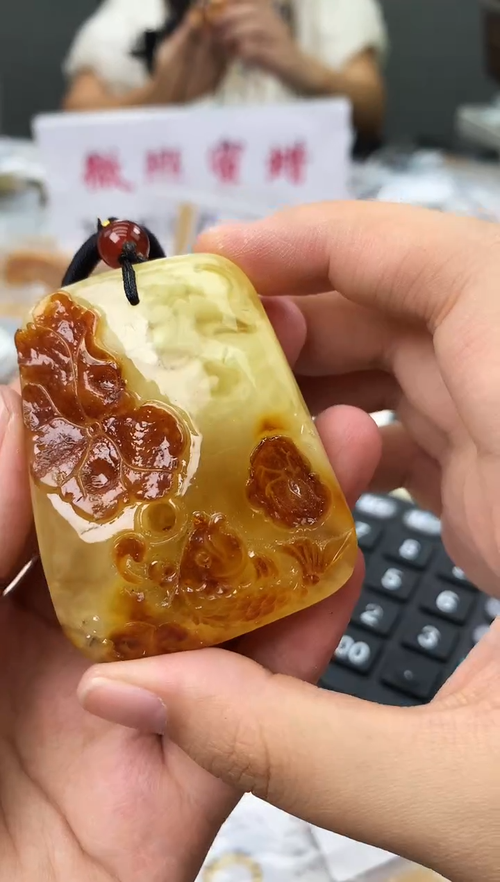 未镶嵌琥珀珠宝奇石156