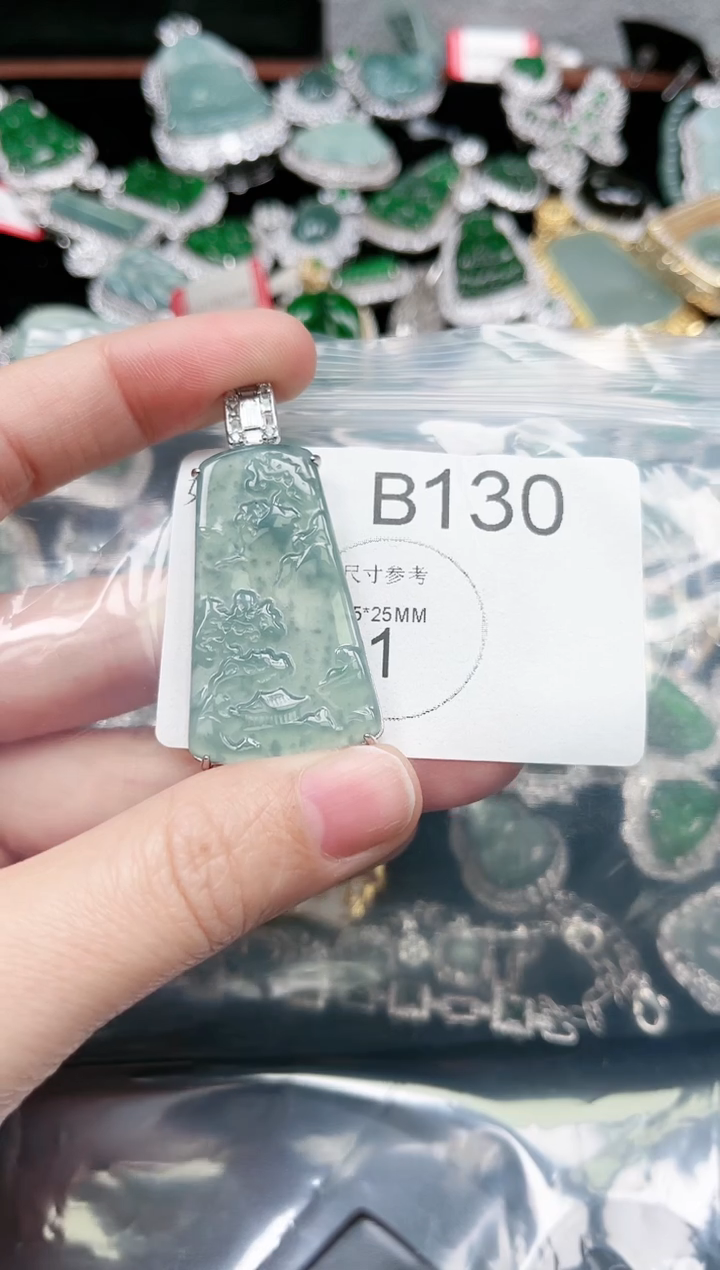 【闪购商品】翡翠颈饰未镶嵌130赠皮绳