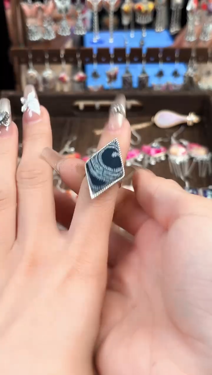 织绣非遗彩云南阁老绣饰品243