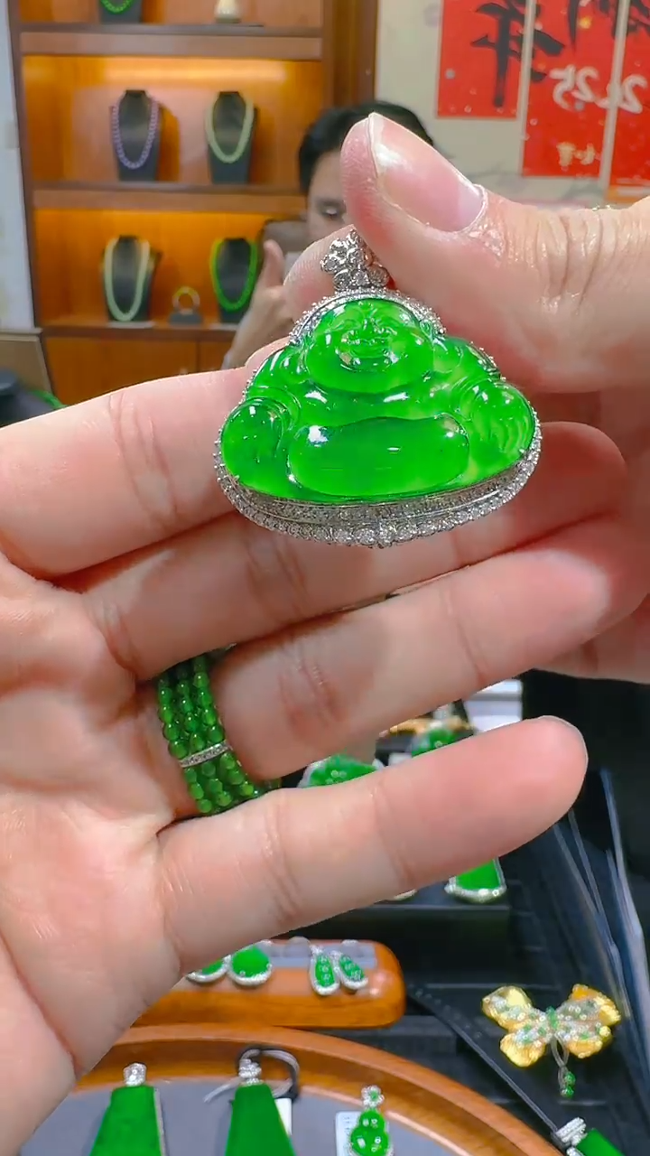 【闪购商品】翡翠吊坠(赠链)18K金镶嵌天然A货翡翠