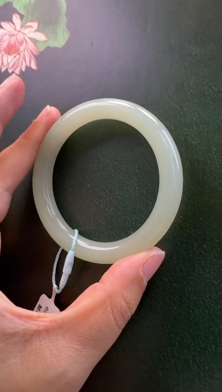 未镶嵌手镯和田玉手镯