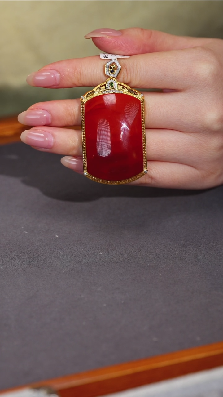 吊坠(不含链)18K金镶嵌南红玛瑙原矿D28