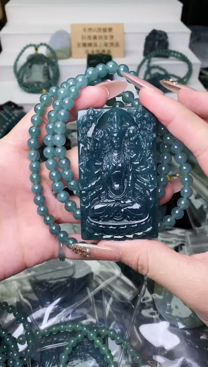 颈饰未镶嵌翡翠 