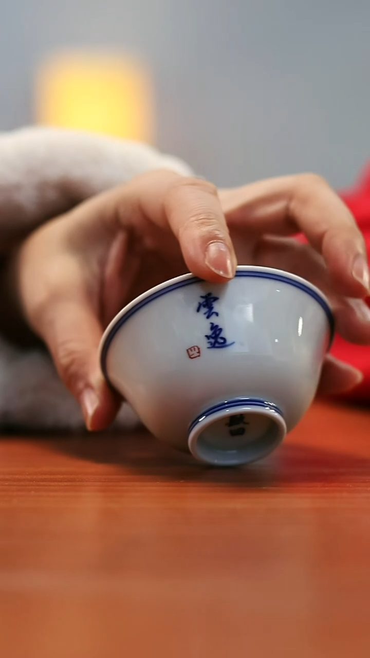 布*斯镹曰雅器手工手绘青花