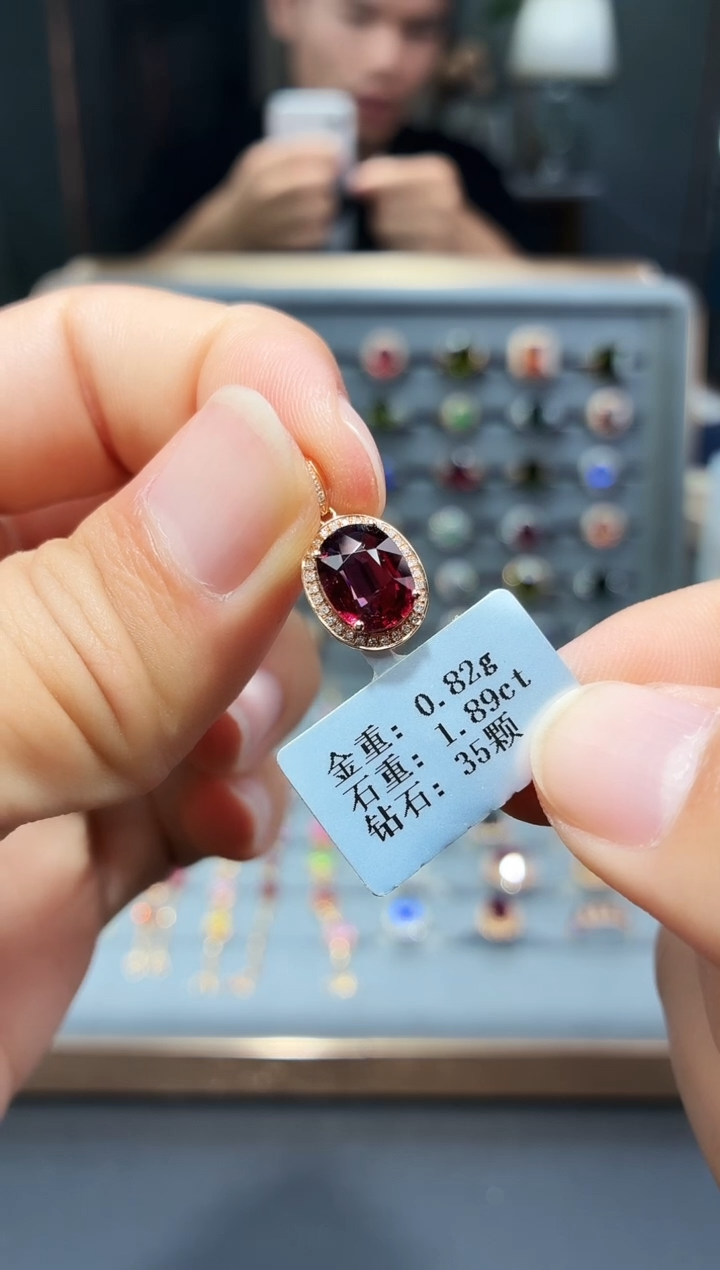 颈饰18K金镶嵌碧玺1.89.