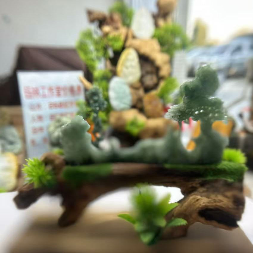  送底座天然翡翠A货摆件0119