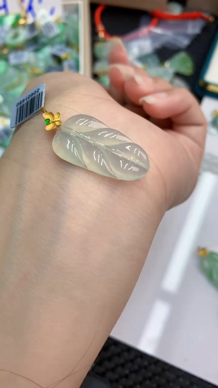 【闪购商品】翡翠颈饰18K金镶嵌            8