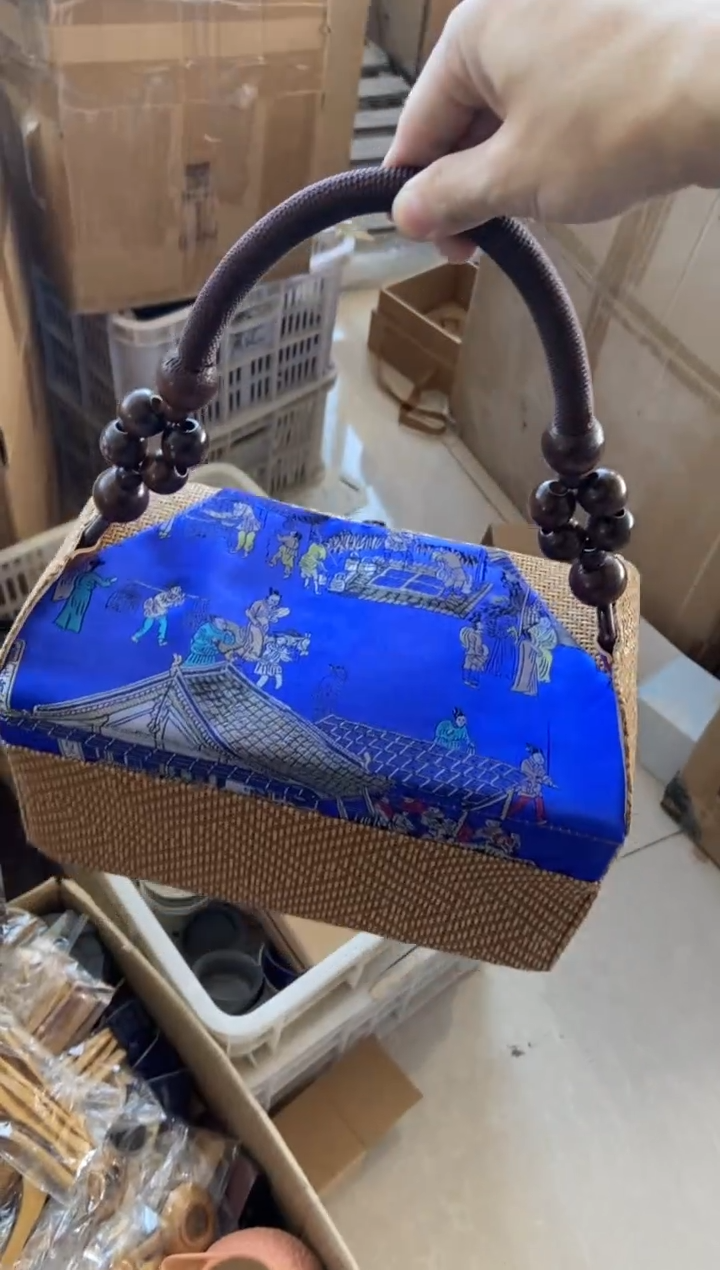 无运费险有瑕疵的摄影的产品有使用过的痕迹有点脏介意勿拍