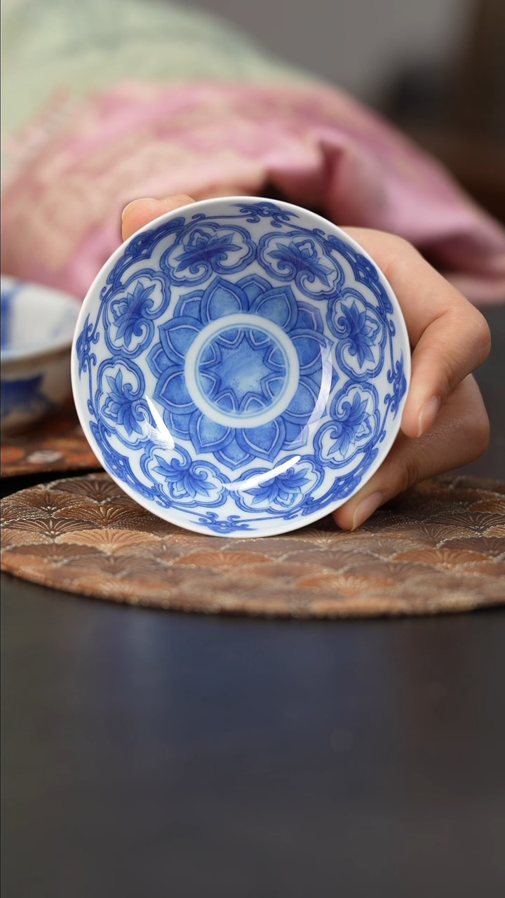 【闪购商品】杯看山柴窑青花图案