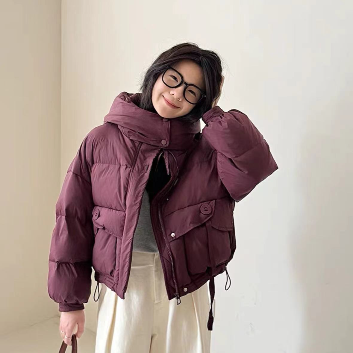 7795-扣子飘带款（紫色）连帽短款羽绒服
