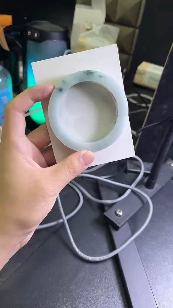 未镶嵌手镯定制翡翠是***呀定制