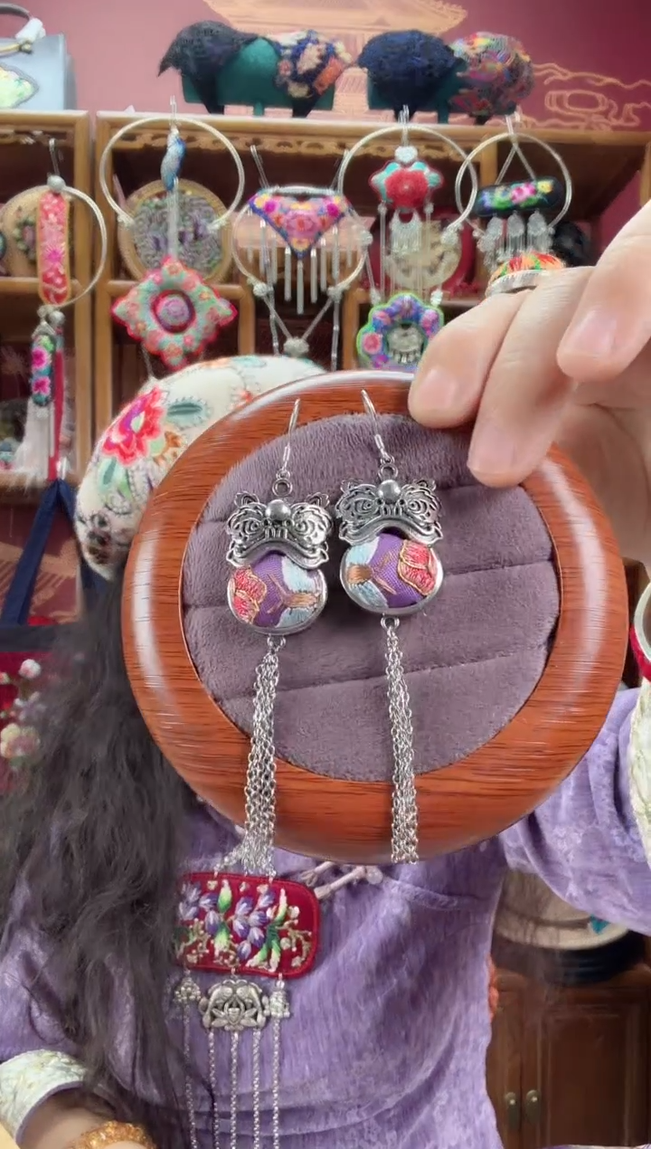 刺绣耳环96甜甜家