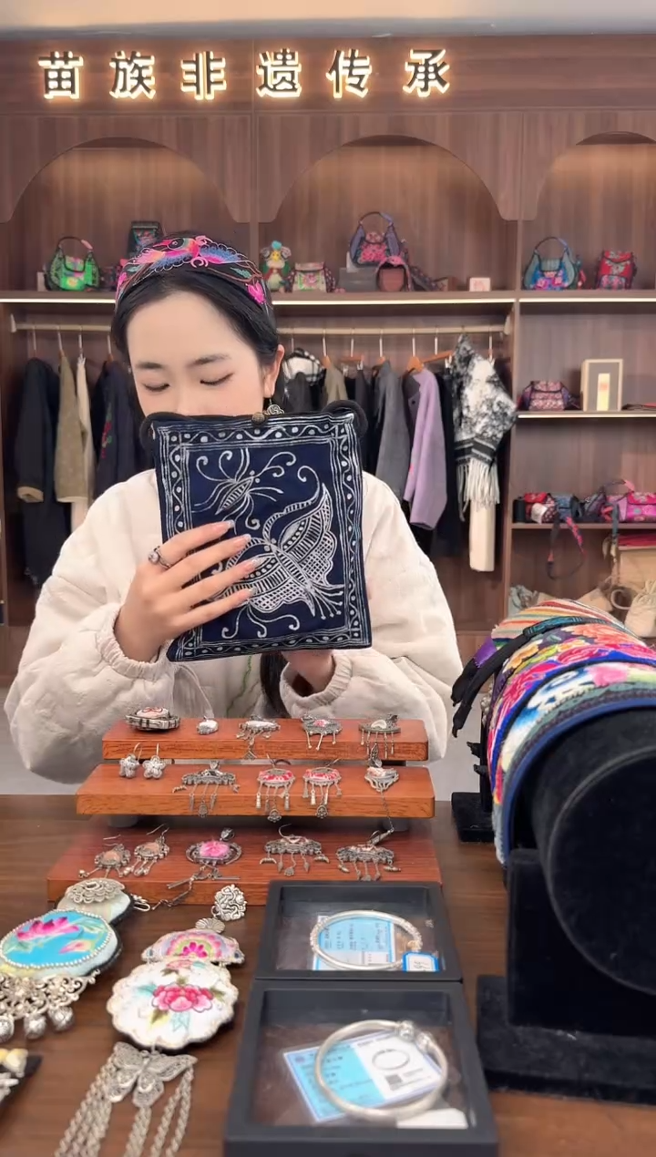 刺绣扶光苗绣传承L76