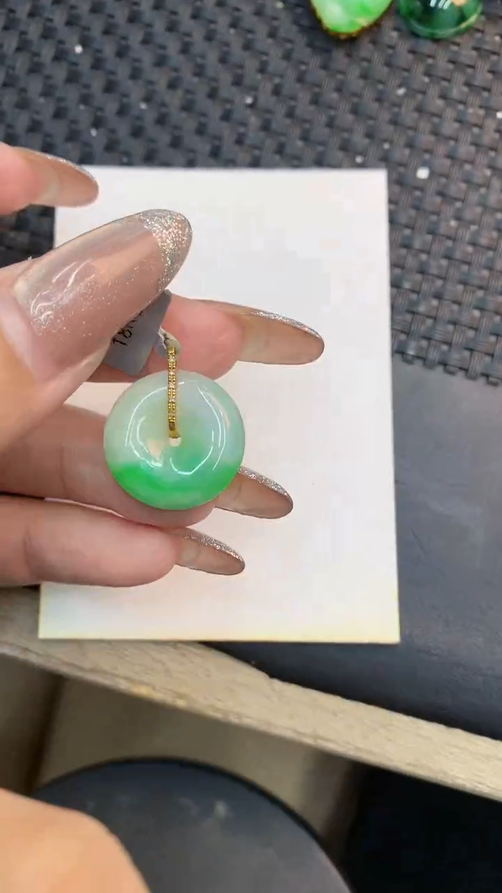 颈饰18K金镶嵌翡翠1