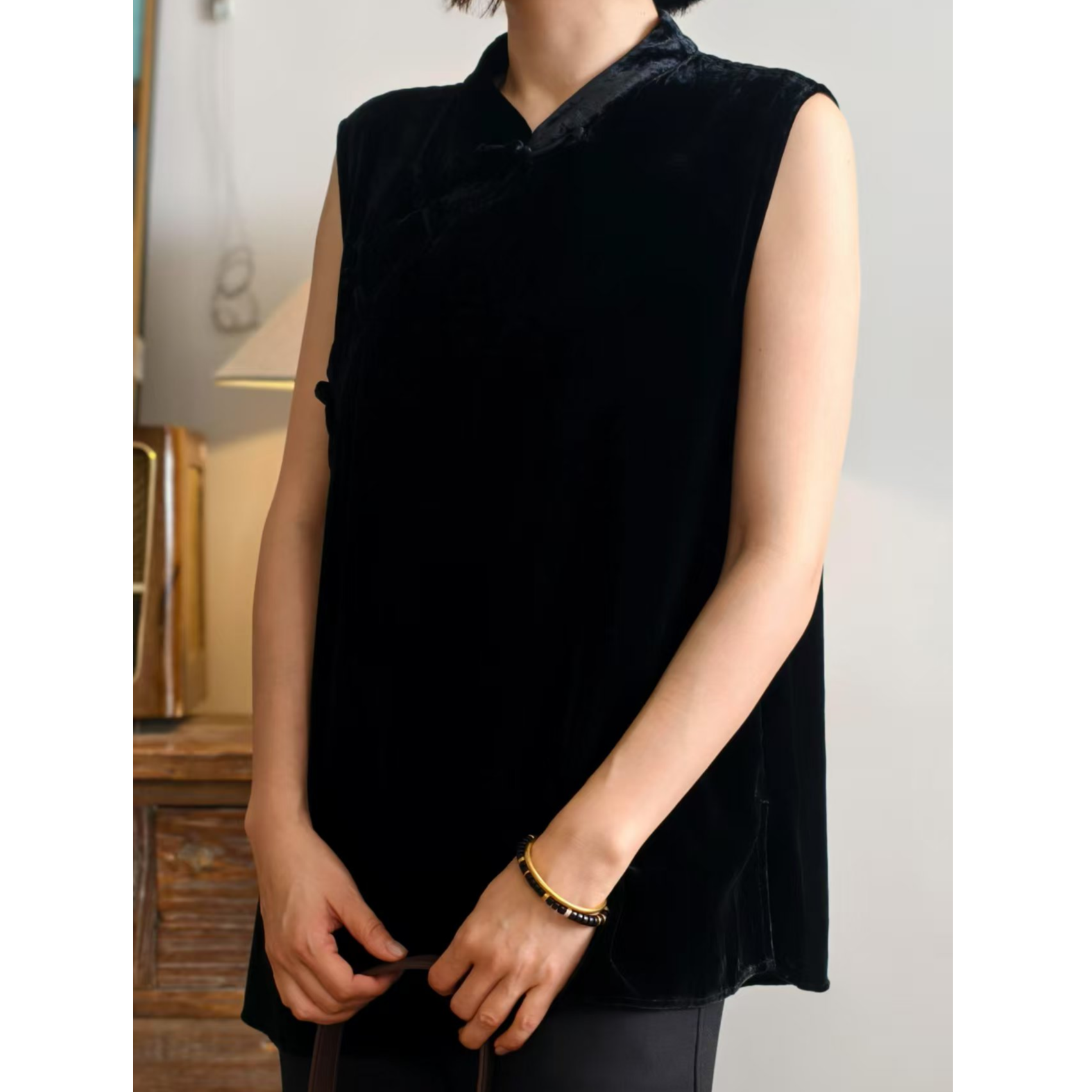 HALUNGLE/海伦格丽  Y1103  夏季中式盘扣斜襟真丝丝绒无袖上衣dy