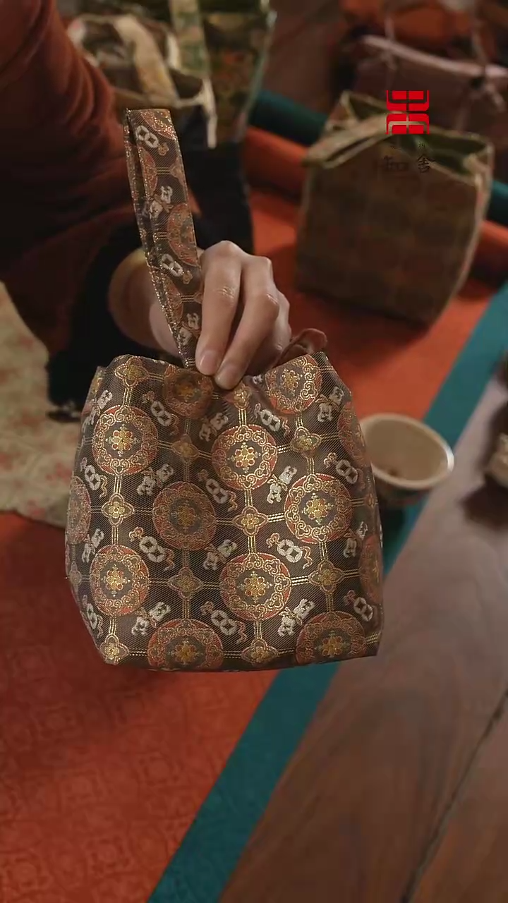 【闪购商品】织绣壶袋·············