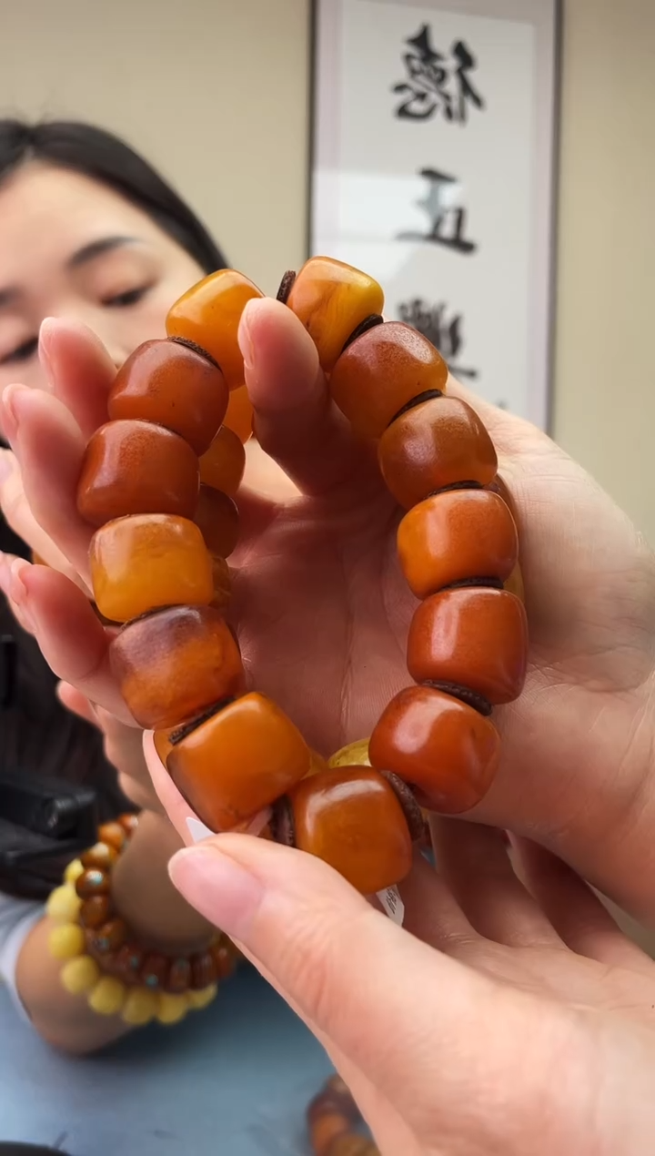 琥珀未镶嵌珠宝奇石T65 20微瑕假一罚十，多样性发一件