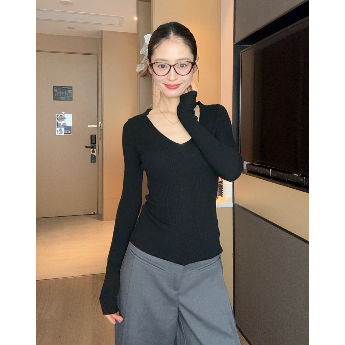 【部分现】法式V领修身针织衫女长袖套头显瘦气质打底衫上衣M1676