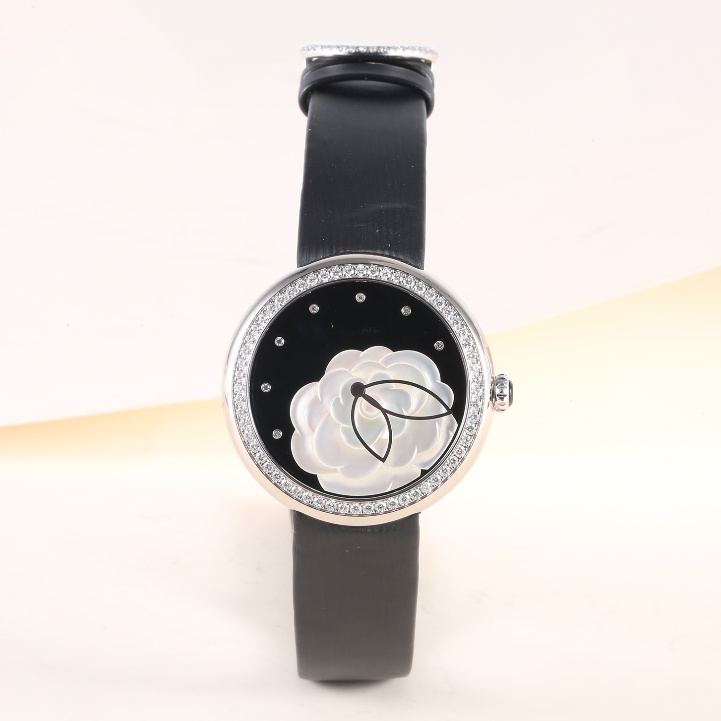 99新 Chanel/香奈儿 小花6欢 香奈儿H3096腕表石英白金原钻37.5mm