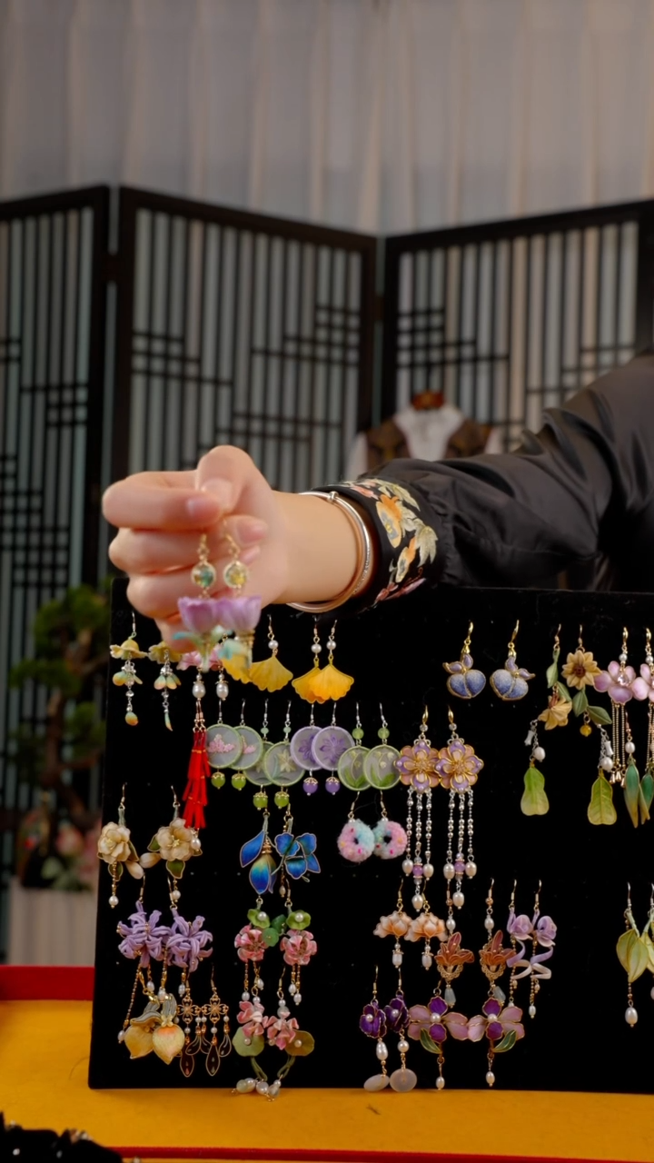 刺绣每****白非遗绒花手工饰品