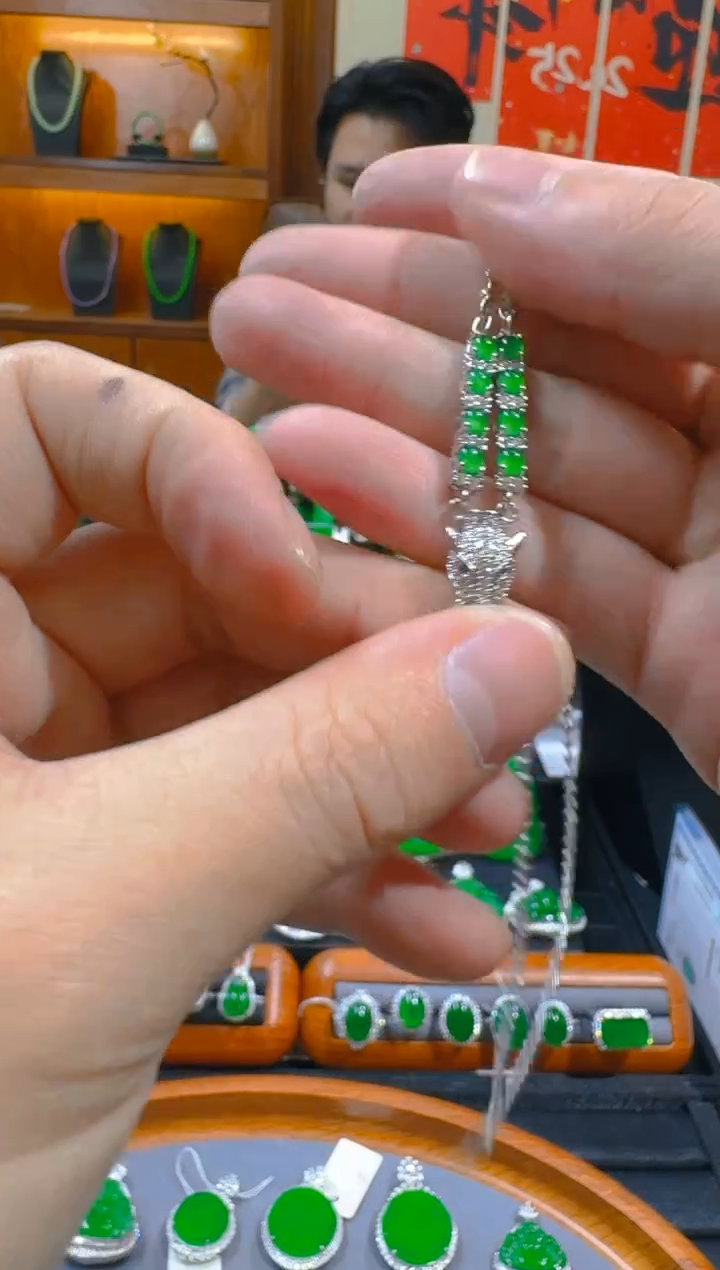 翡翠未镶嵌颈饰天然a货翡翠