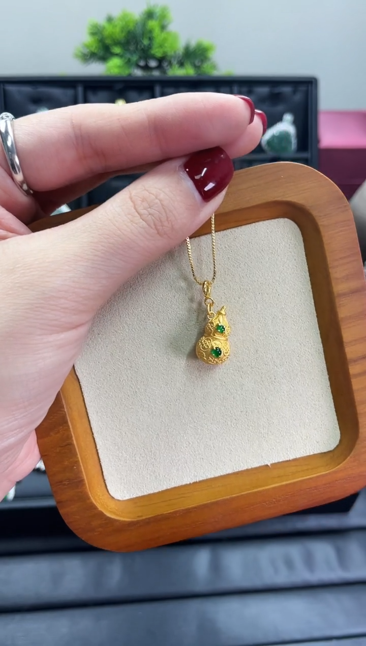 【闪购商品】翡翠吊坠(赠链)未镶嵌葫芦吊坠