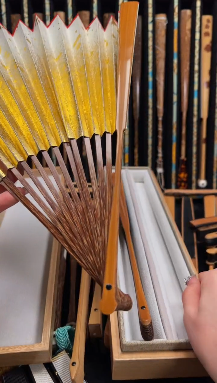 【闪购商品】扇子李君毅老玉芝麻棕芯马踏飞燕