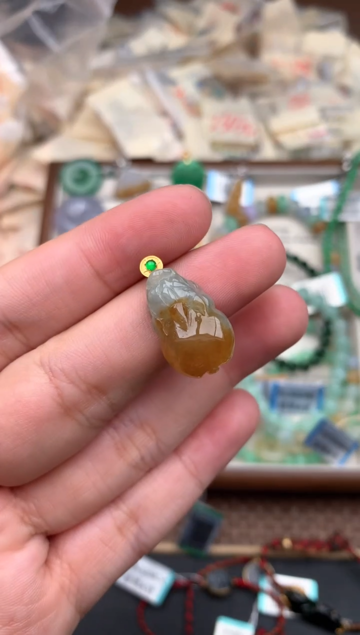 18K金镶嵌挂件翡翠一