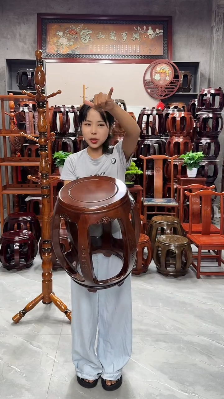 花梨木类家具胡桃色大号雕花鼓凳单个