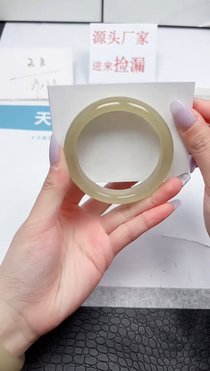 【闪购商品】石英质玉手镯未镶嵌80-56.0