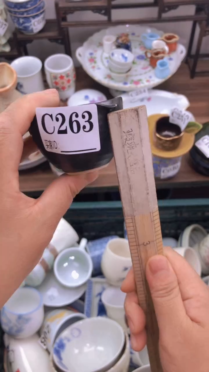 瓷片淡**儿A龙华精品陶瓷店