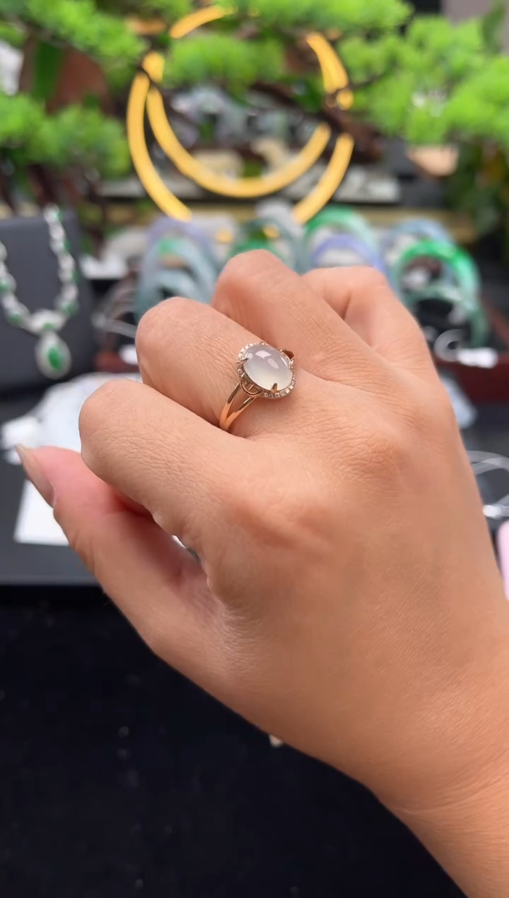 18K金镶嵌戒指翡翠戒指