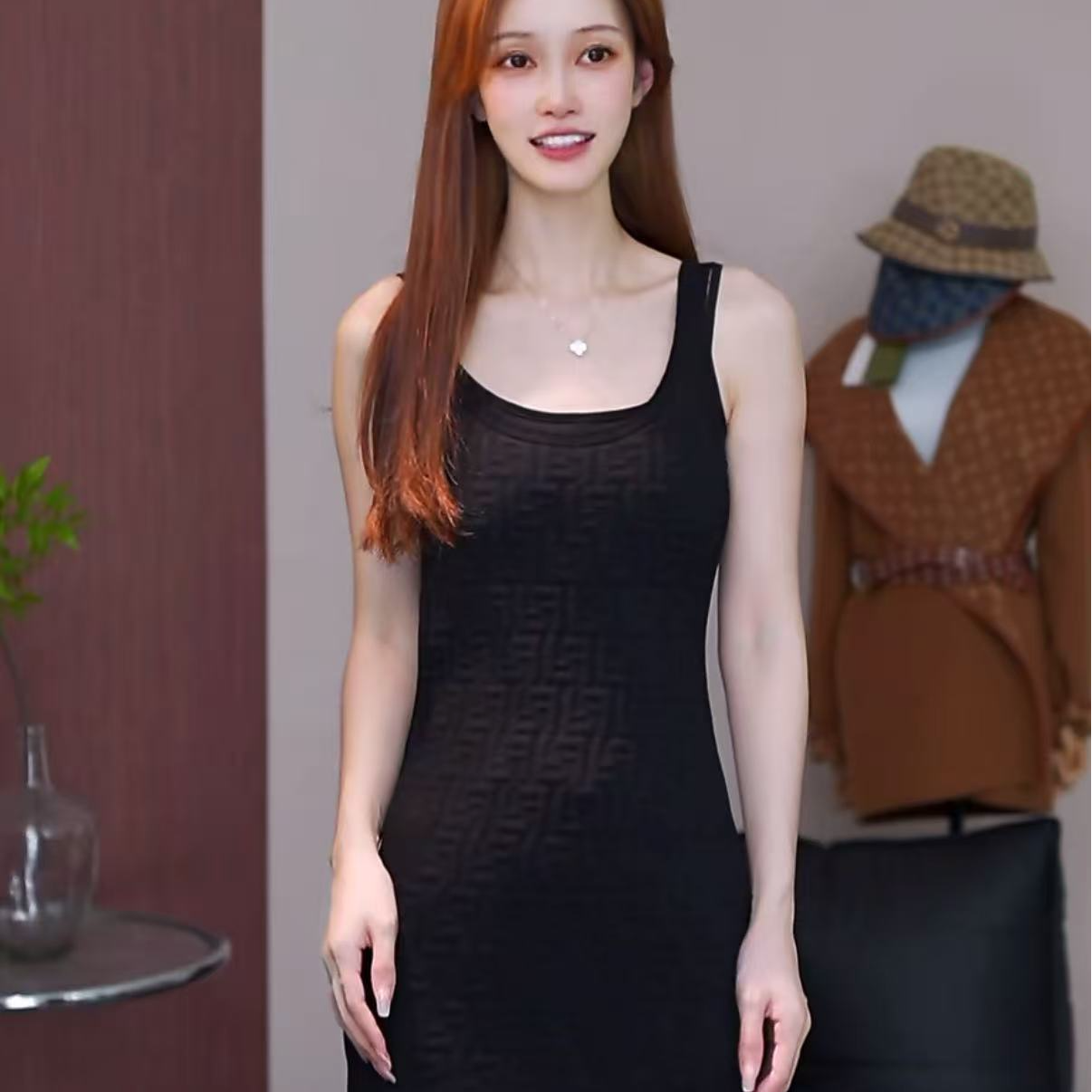 未使用 FENDI/芬迪 A101836/双F浮雕满印黑色针吊带连衣裙/36码