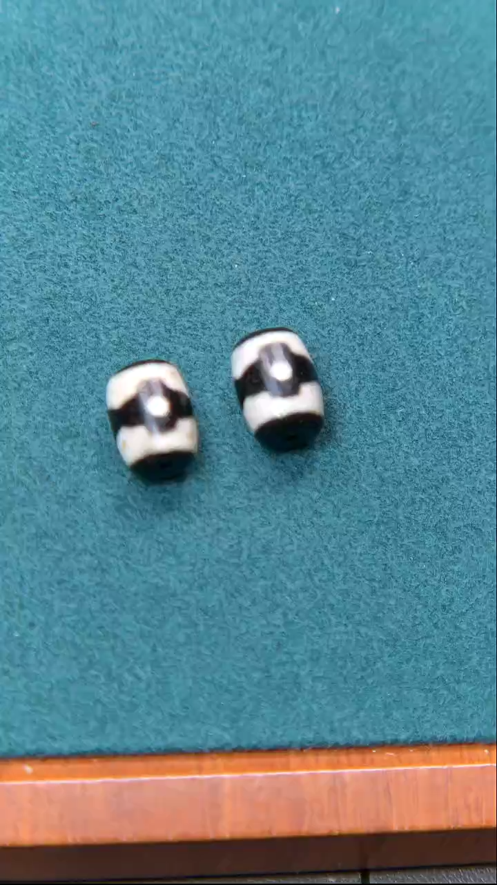 【闪购商品】玛瑙/玉髓定制设计未镶嵌行运台珠11*15三眼