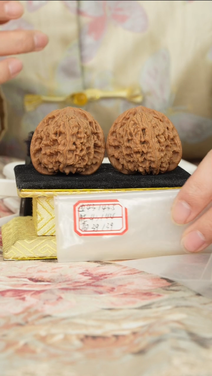 【闪购商品】文玩核桃把件赵喜满南将石