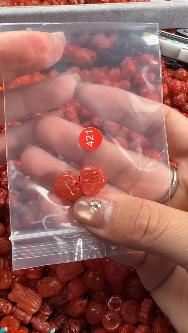南红玛瑙未镶嵌颈饰1