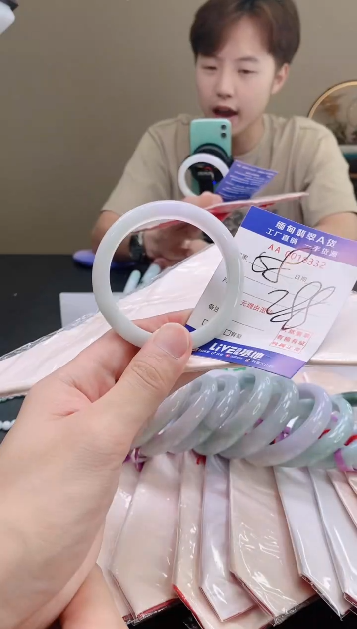 翡翠手镯未镶嵌58圈