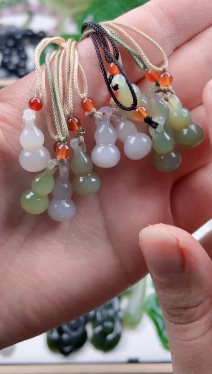 颈饰未镶嵌和田玉小葫芦拍一发一随机发货
