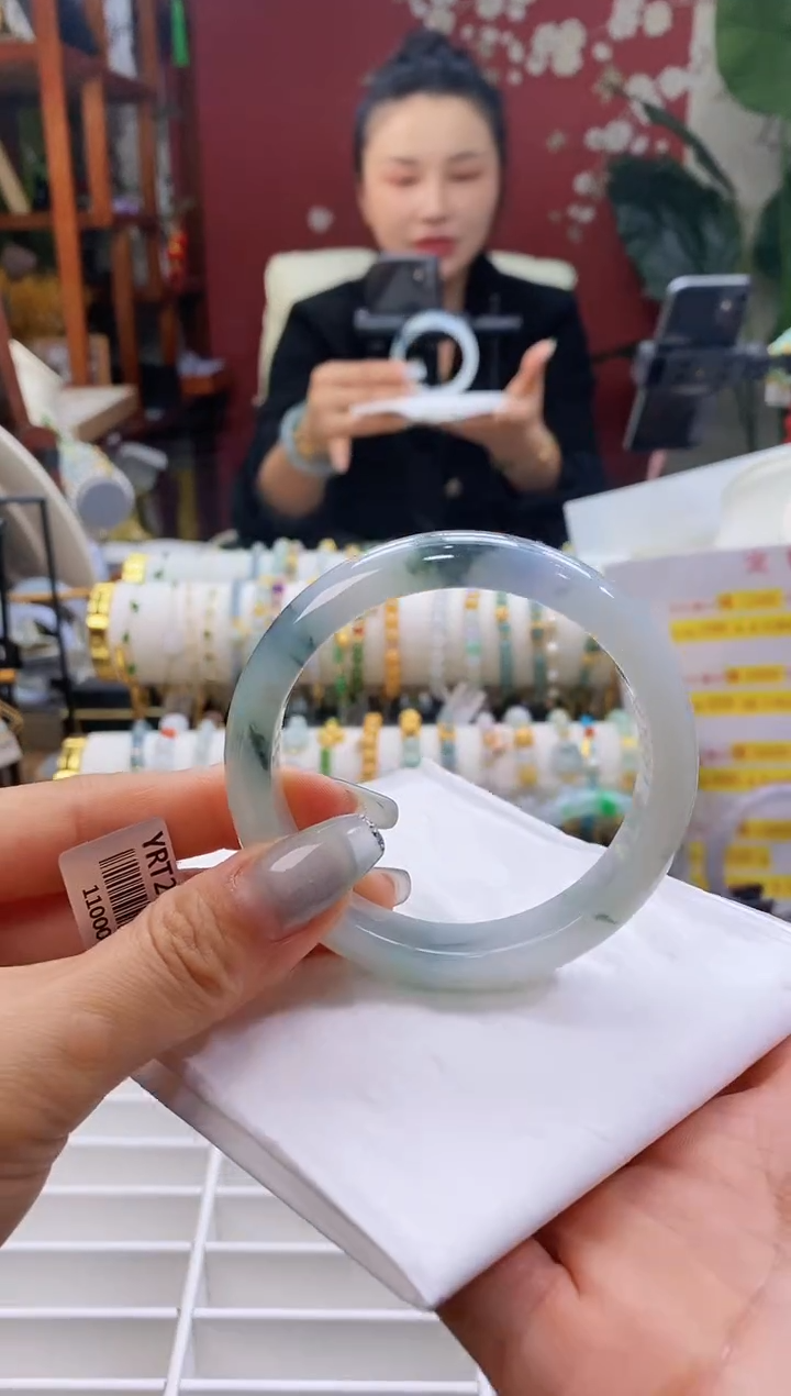 【闪购商品】翡翠手镯未镶嵌126飘花56-58/12.4*7.7