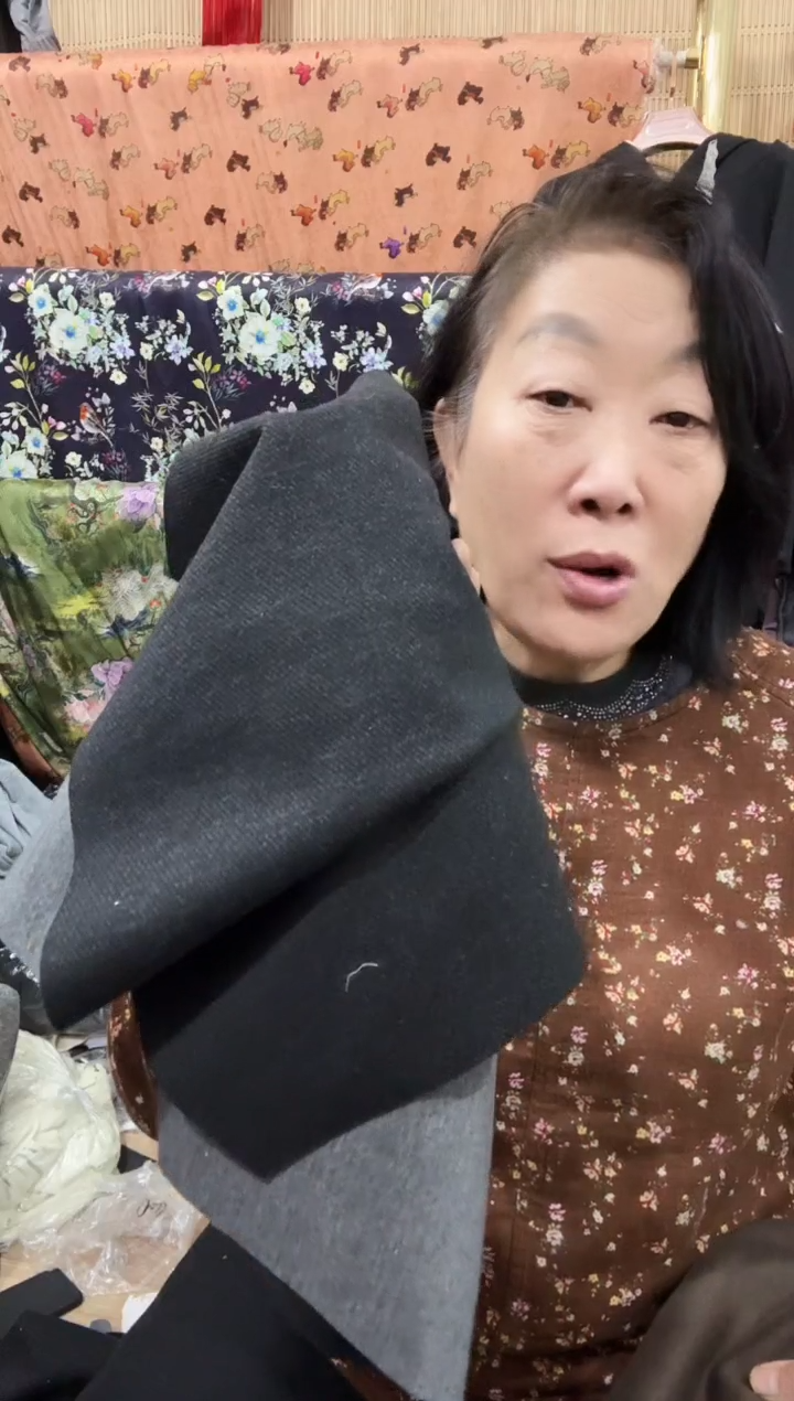 水洗羊绒深灰色弯刀裤裁片大码一条    33.8